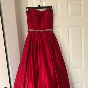 BEAUTIFUL RED BALL GOWN PROM DRESS
